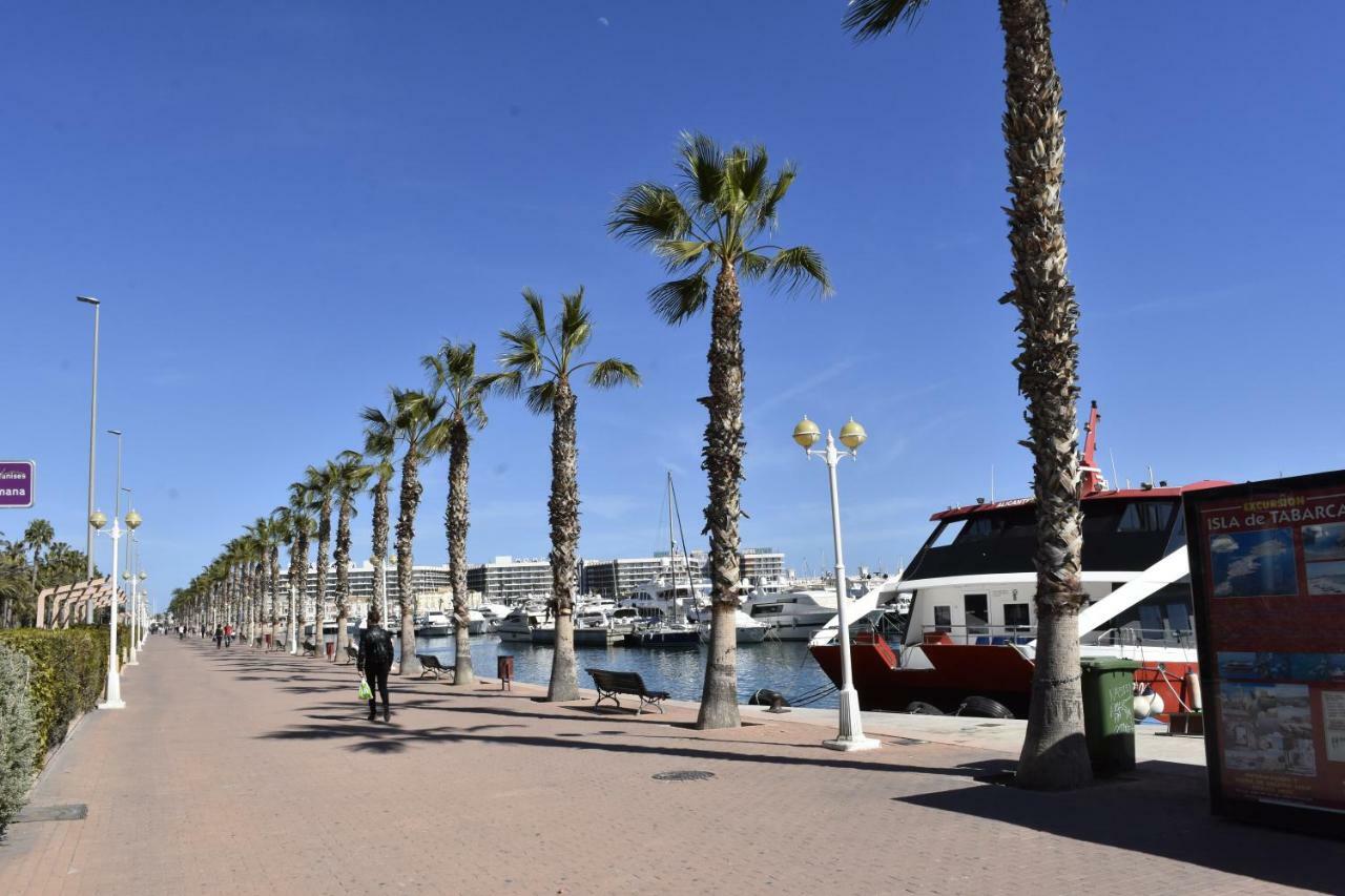 Lovely Apartment Near The Port Of Alicante Exterior photo